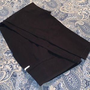 Black workout leggings.